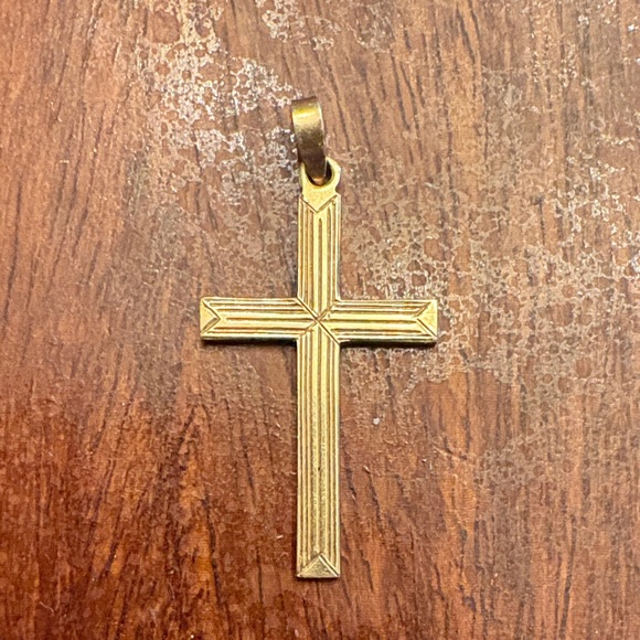 Elegant 14k Gold Cross Pendant - Picture 3 of 5